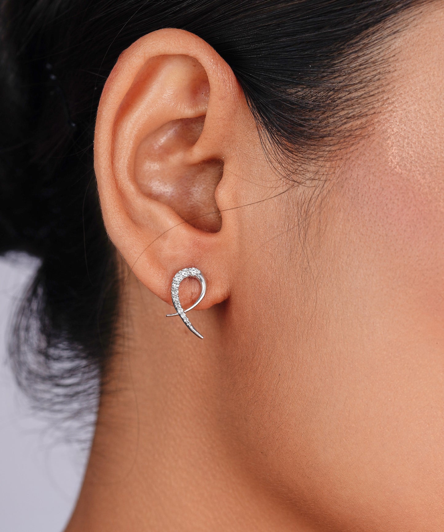 Graceful Curve Stud Earrings