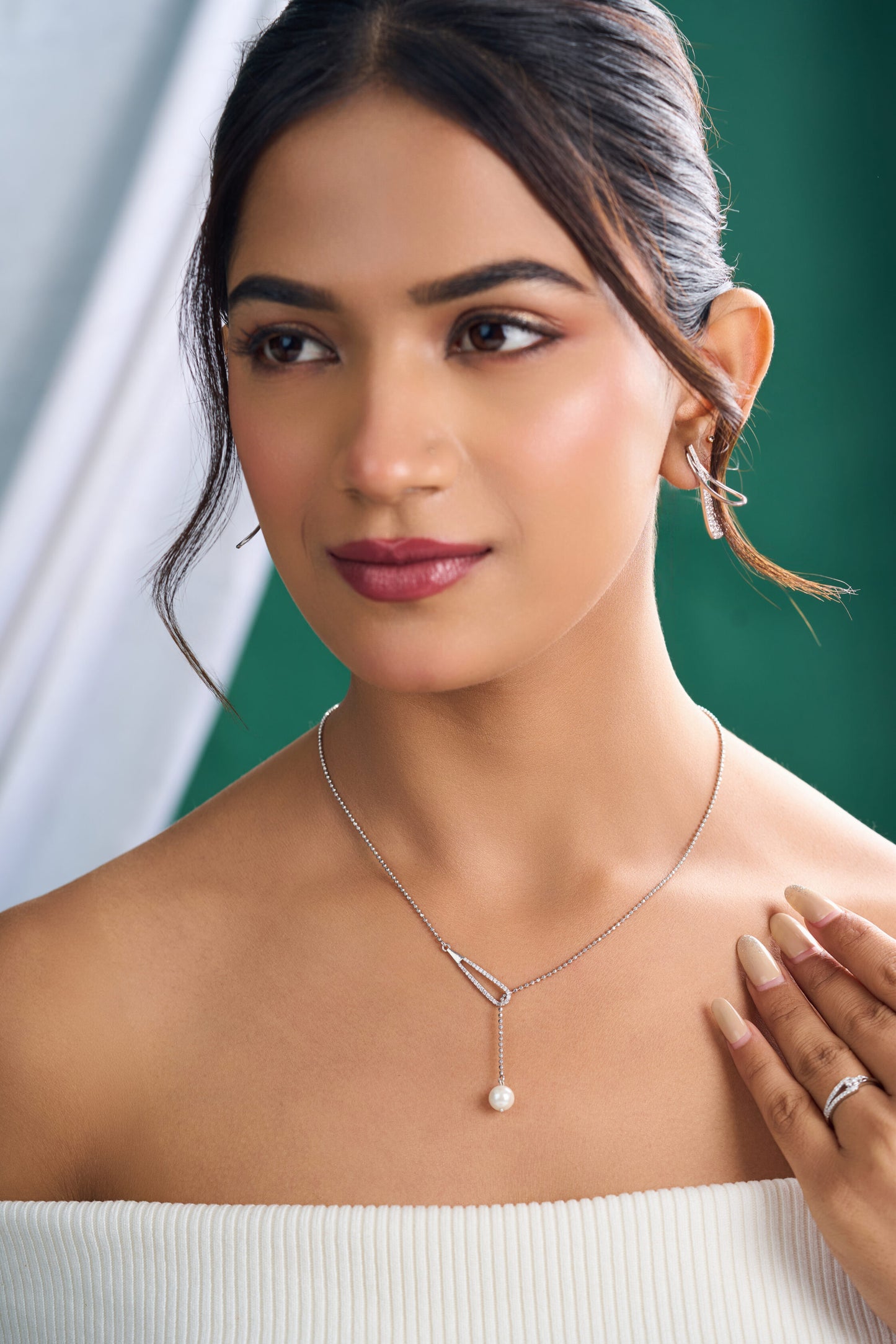 The Pearl Droplet Pendant