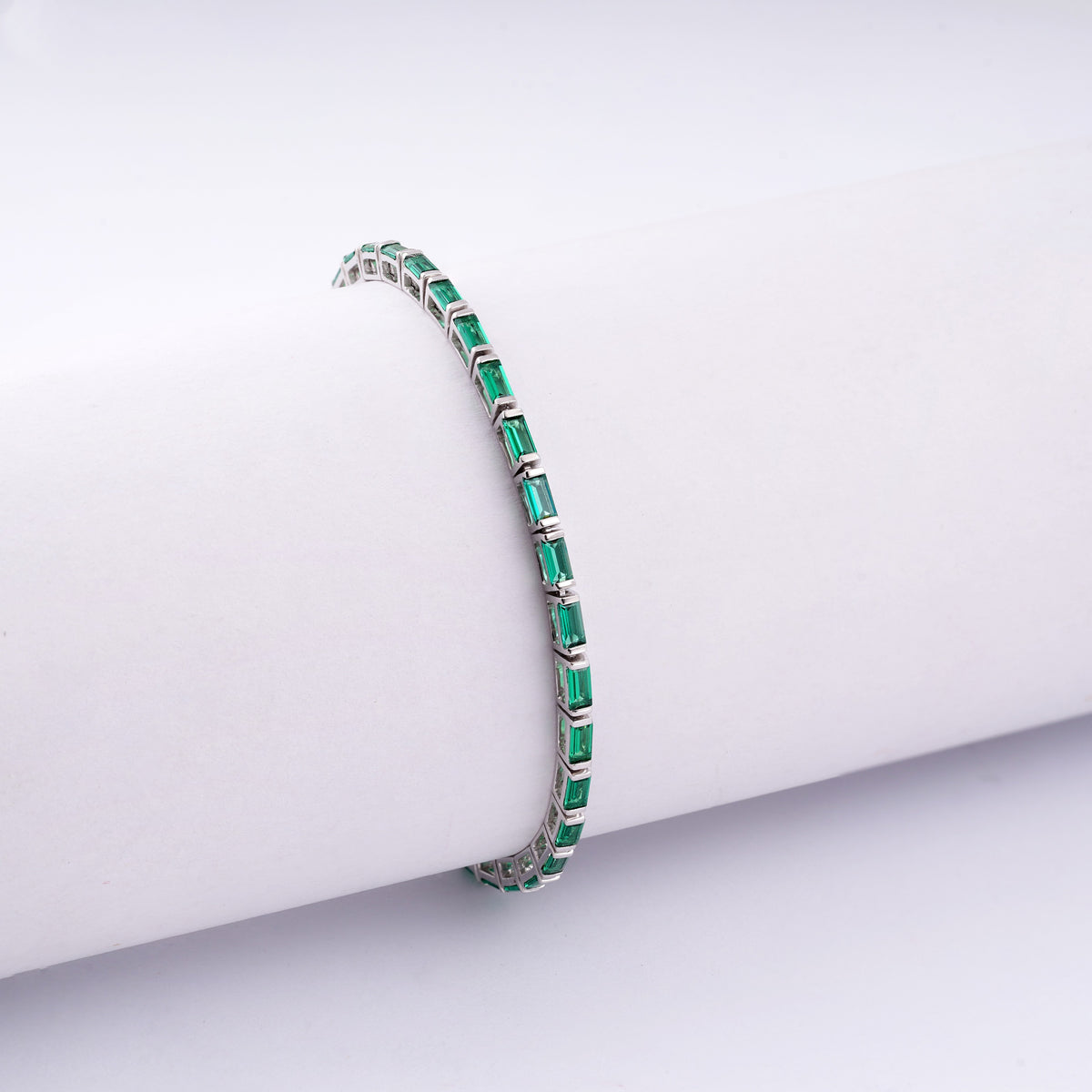 Elegant Emerald Green Stone Tennis Bracelet – Timeless Green Elegance