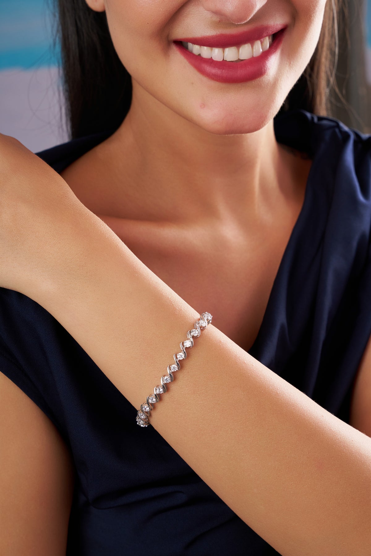 Elegant Twisted Diamond-Style Tennis Bracelet – A Touch of Modern Luxury