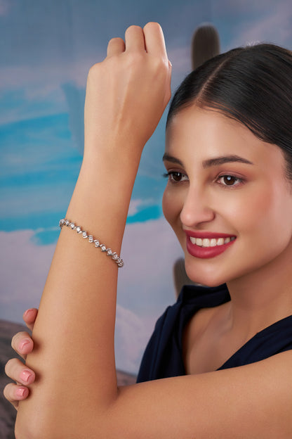 Elegant Twisted Diamond-Style Tennis Bracelet – A Touch of Modern Luxury
