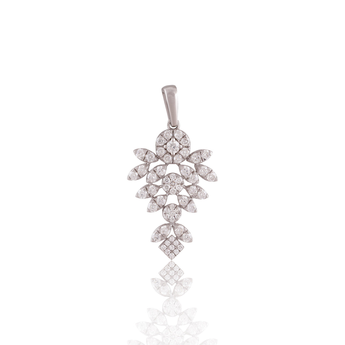 Elegant Floral Diamond-Style Pendant – A Bloom of Timeless Beauty