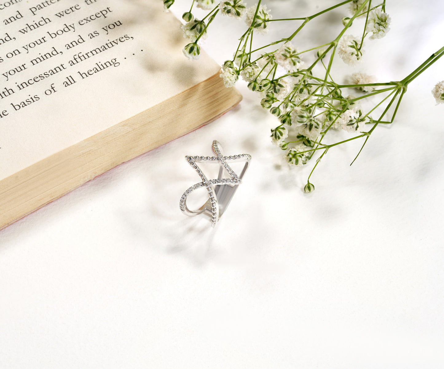 The Intersecting Star Ring