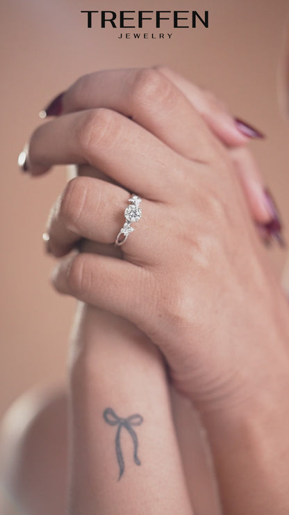 Round Cluster Ring with Floral-Inspired Sparkling Details