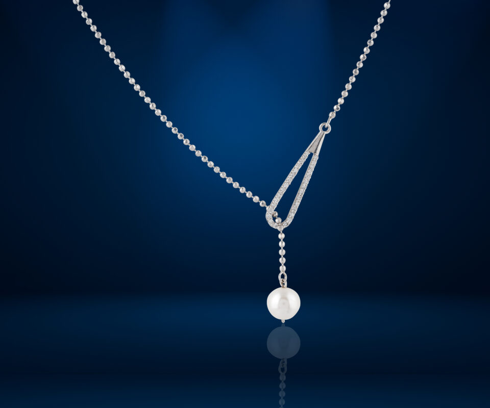 The Pearl Droplet Pendant